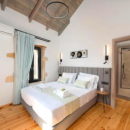 Roustico Luxury Heated Whirpool *